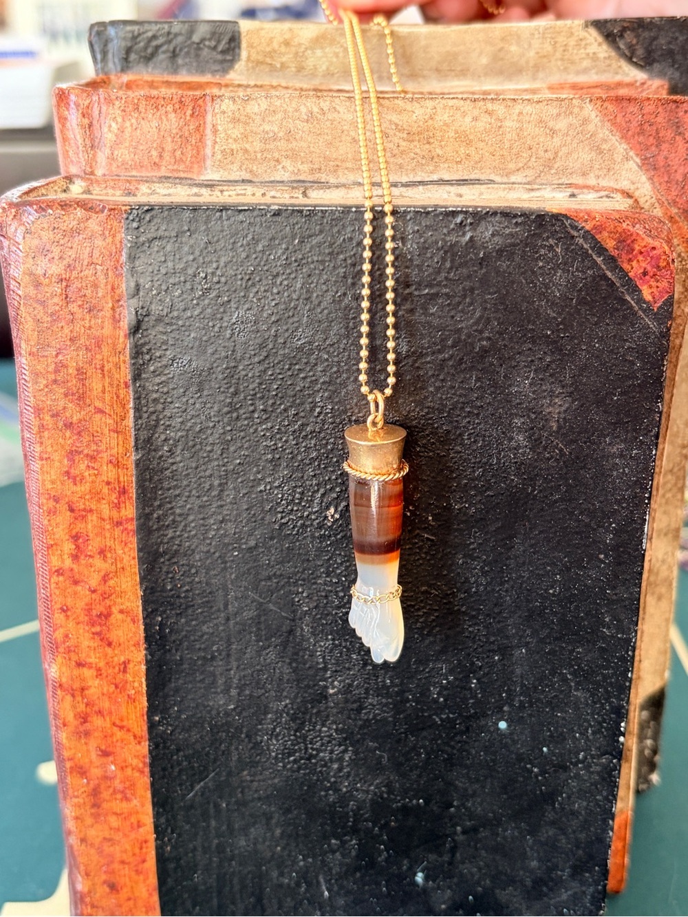 Vintage agate Mano Fico good luck charm with gold accents
